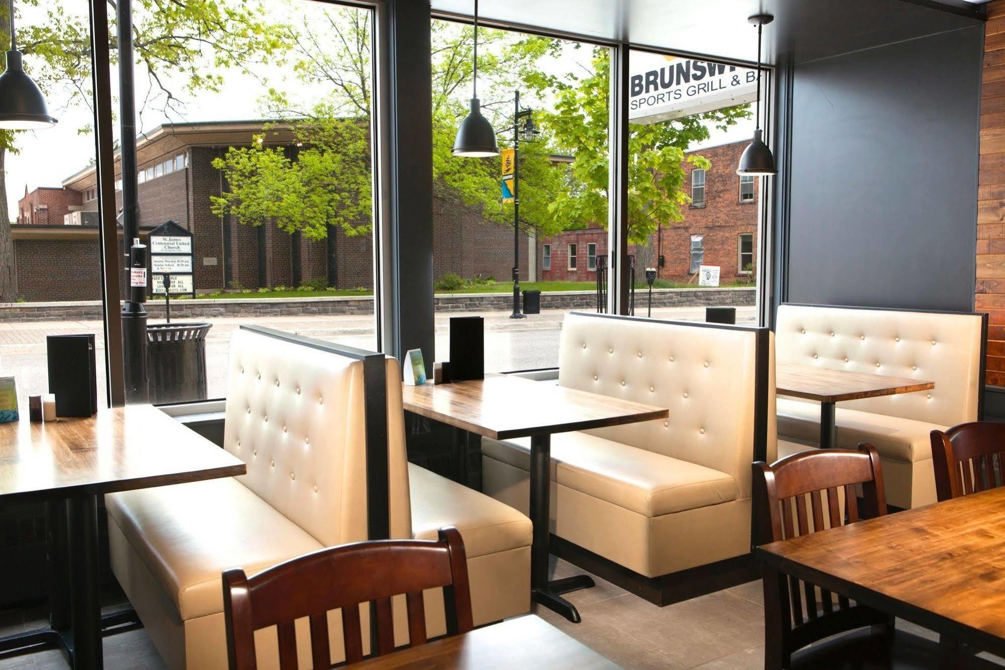 The Brunswick Hotel Complex 패리사운드 외부 사진
