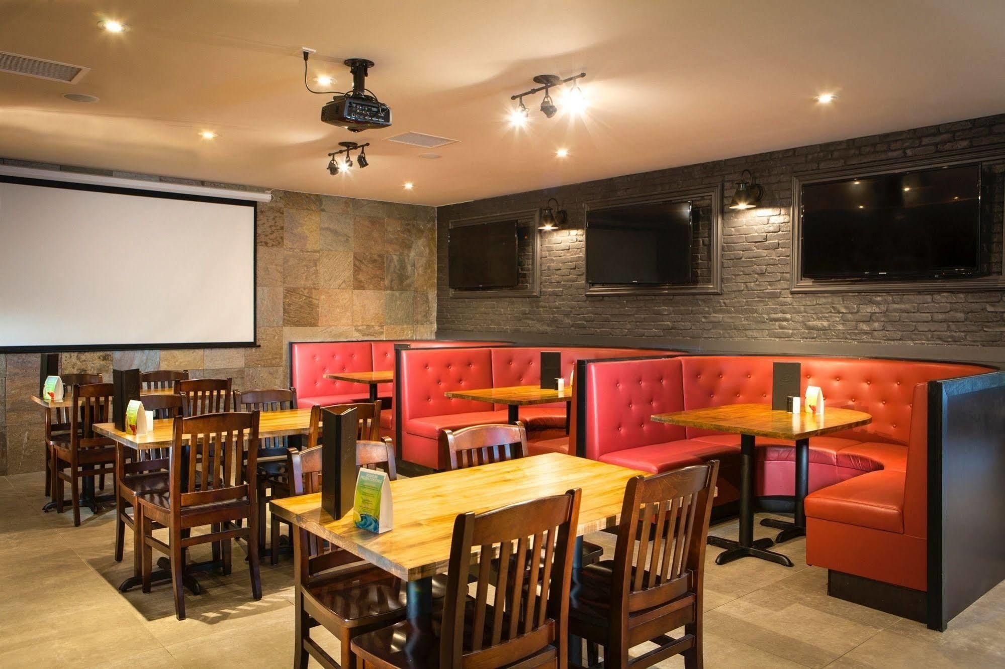 The Brunswick Hotel Complex 패리사운드 외부 사진